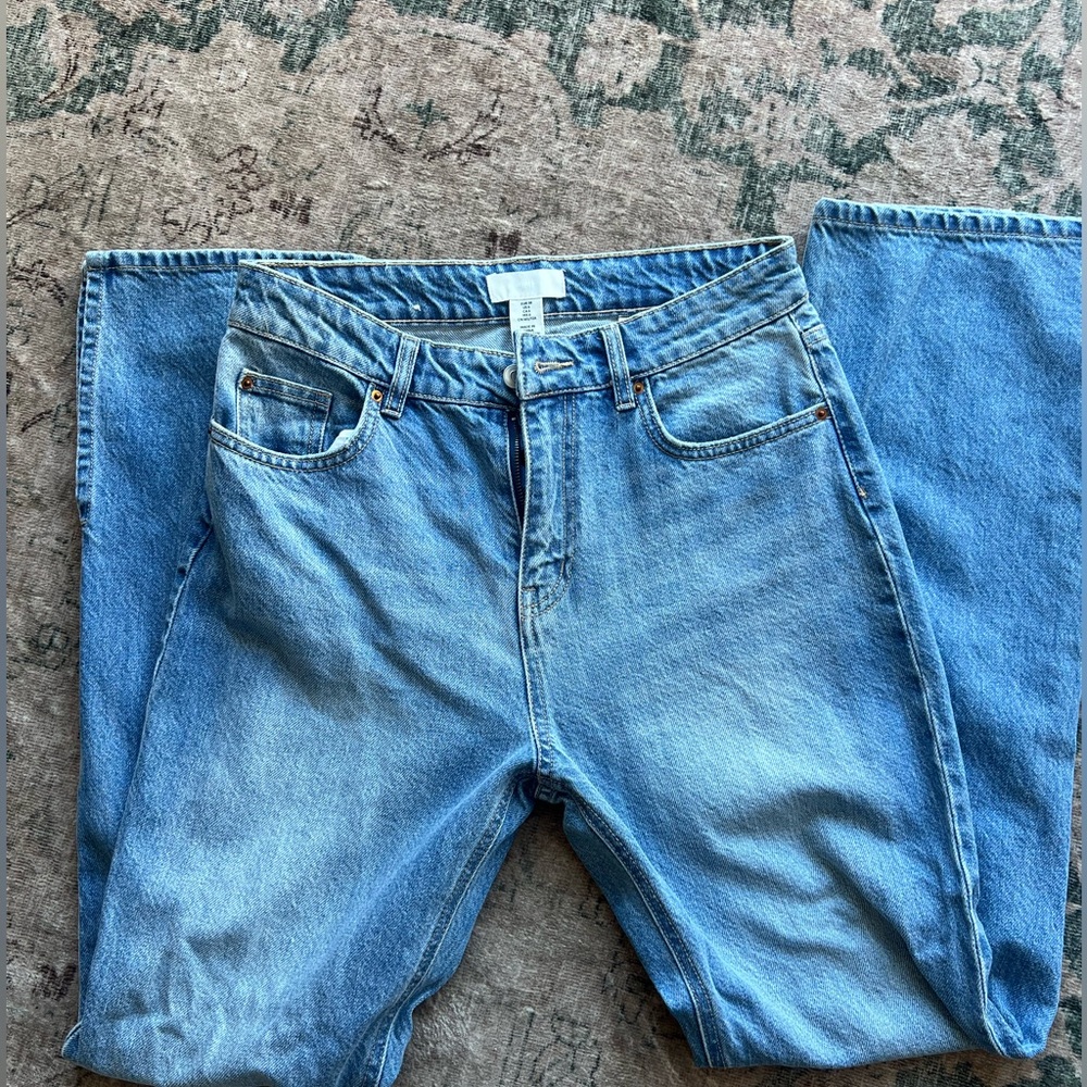 H&M high-rise straight leg light wash jeans size 6